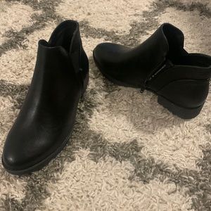 Kim Rogers Black Ankle Boots size 7 wide